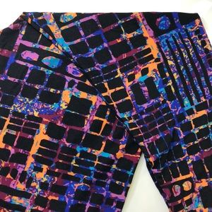 LuLaRoe Tall & Curvy Leggings
